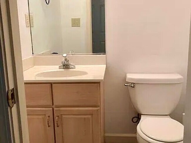 Building Photo - Spacious 3100 sq ft 3 bedroom 2 bath home on over 1.5 acres in Oak Ridge, NC