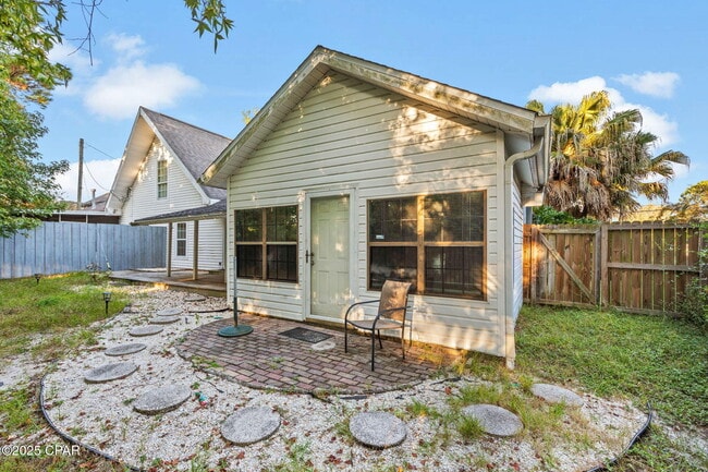 Building Photo - 301 Fairway Blvd