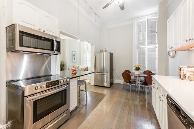 Primary Photo - 484 Beacon St