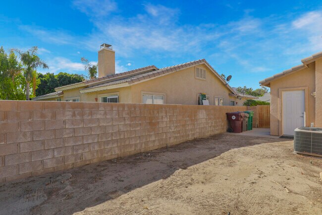 Building Photo - 45930 Las Colinas
