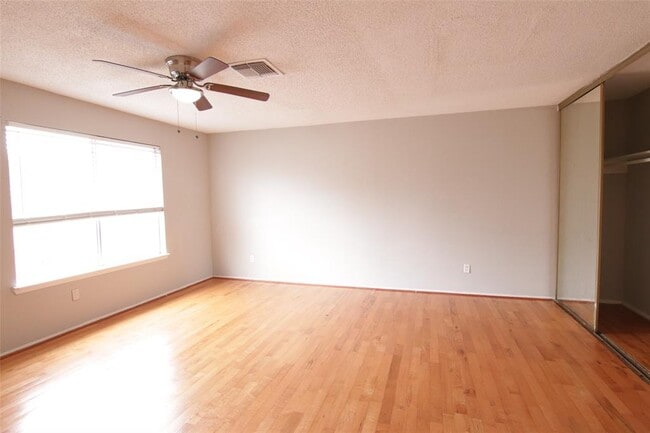 Building Photo - 12155 Huntington Venture Dr