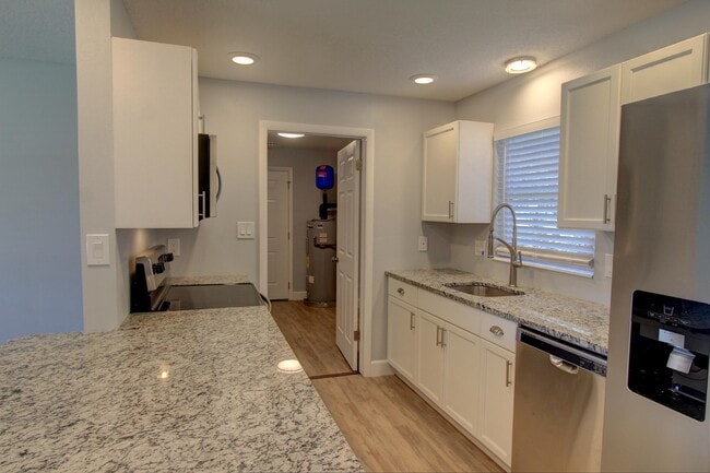 Building Photo - 3210 Westwood Dr