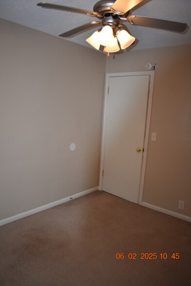 Building Photo - 711 S 68th Ave