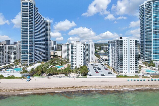 Building Photo - 3001 S Ocean Dr