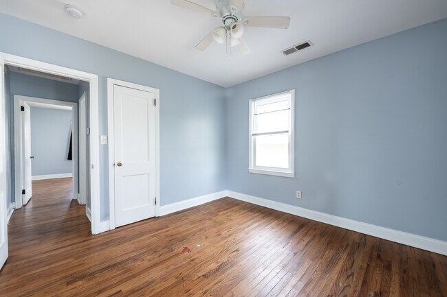 Building Photo - 1443 Venetian Dr SW