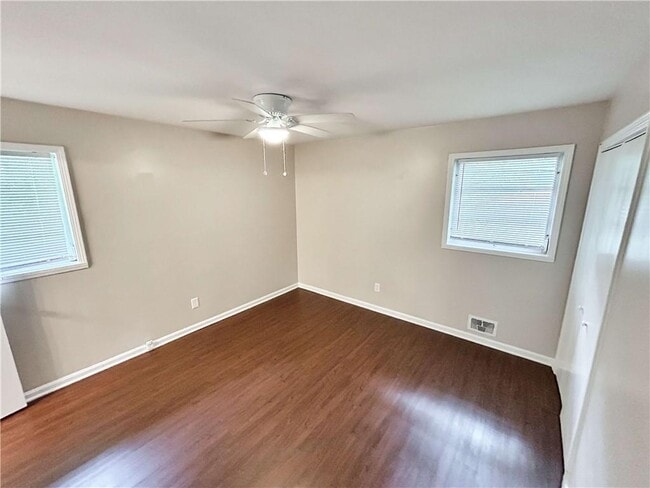 Building Photo - 4239 Pinetree Dr
