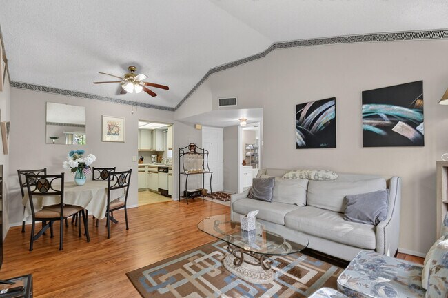 Building Photo - 1606 SE Green Acres Cir