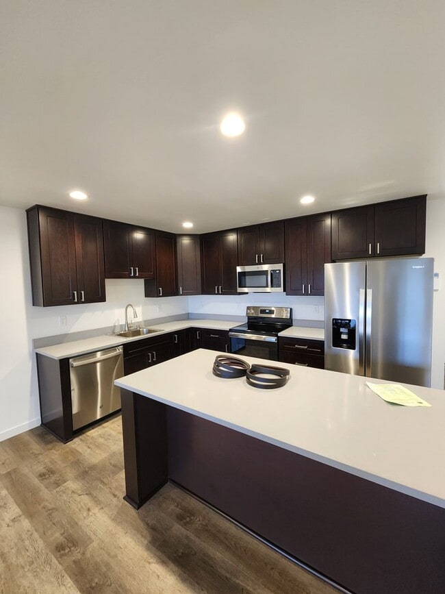 Building Photo - 1010 Peach Rd