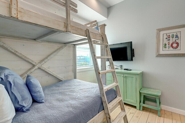 Building Photo - 1624 Eleventh Street-SI ID1023226P