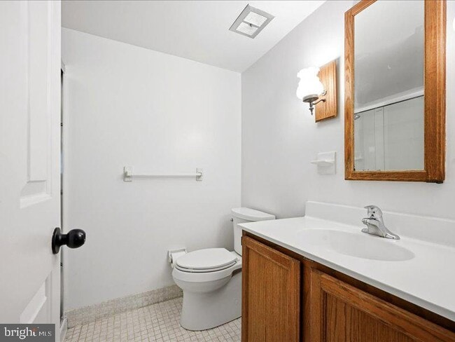 Building Photo - 421 Drummers Ln