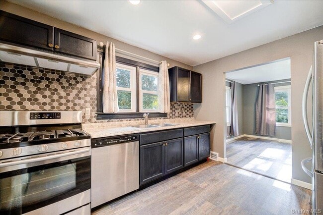 Building Photo - 351 US-209