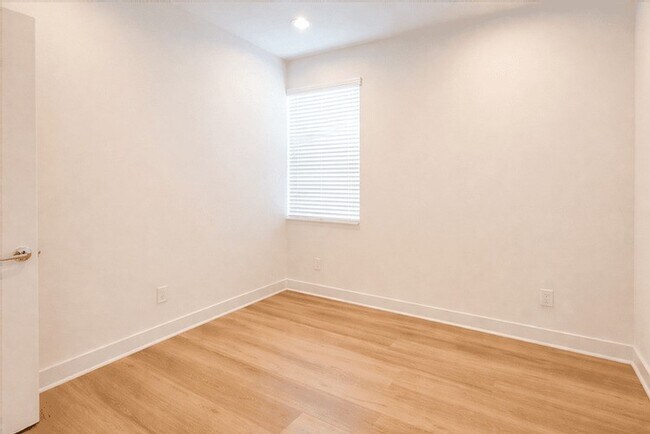 Building Photo - 4413 Santorini Ln