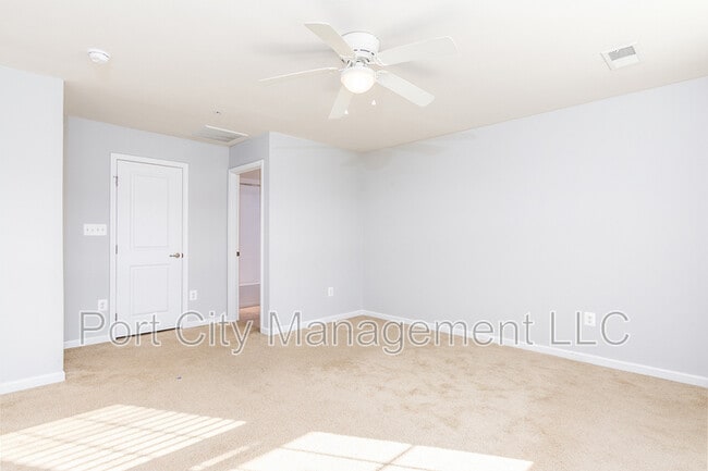 Building Photo - 4519 Foster Ave