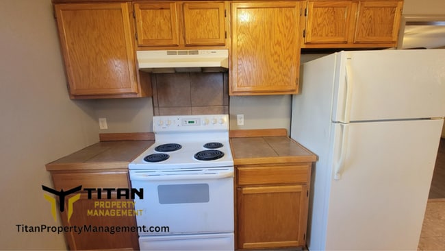 Building Photo - 3 bed/ 2 bath home by Benton River Center