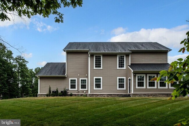 Building Photo - 11010 Southview Hl