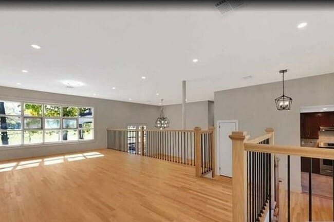 Building Photo - 22 Greentree Terrace