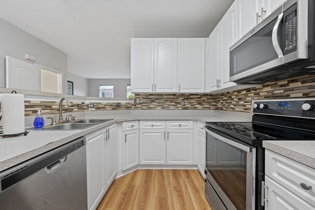 Building Photo - 556 Rhapsody Ct