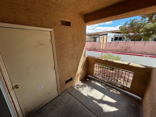 Building Photo - Charming condo in desirable West Las Vegas location