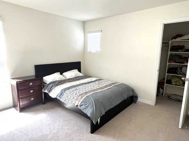 Building Photo - Wonderful 4 Bedroom/2 Bathroom with a Loft and Study in Whispering Pines!