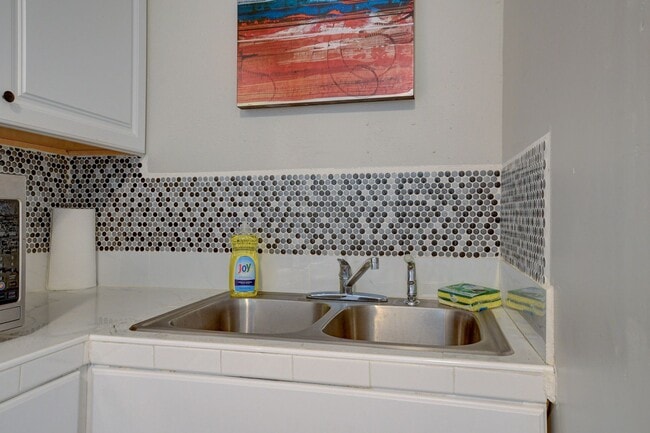 Building Photo - Cozy 2-Bedroom Unit in Prime Las Vegas Loc...
