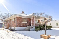 Building Photo - Charming 3 Bedroom Bungalow in West Valley