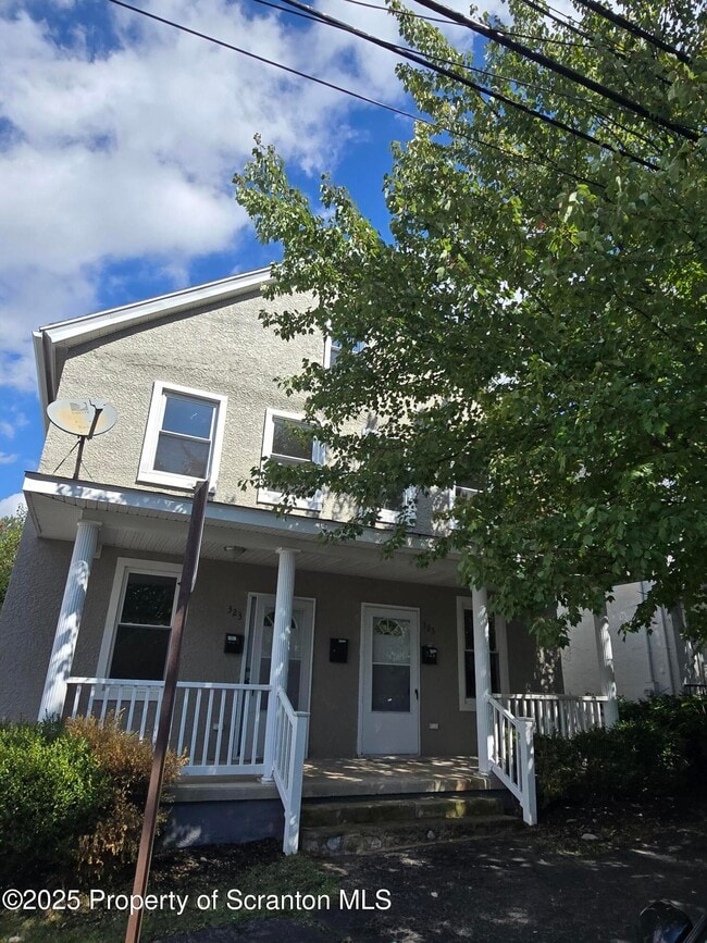 Primary Photo - 325 Larch St