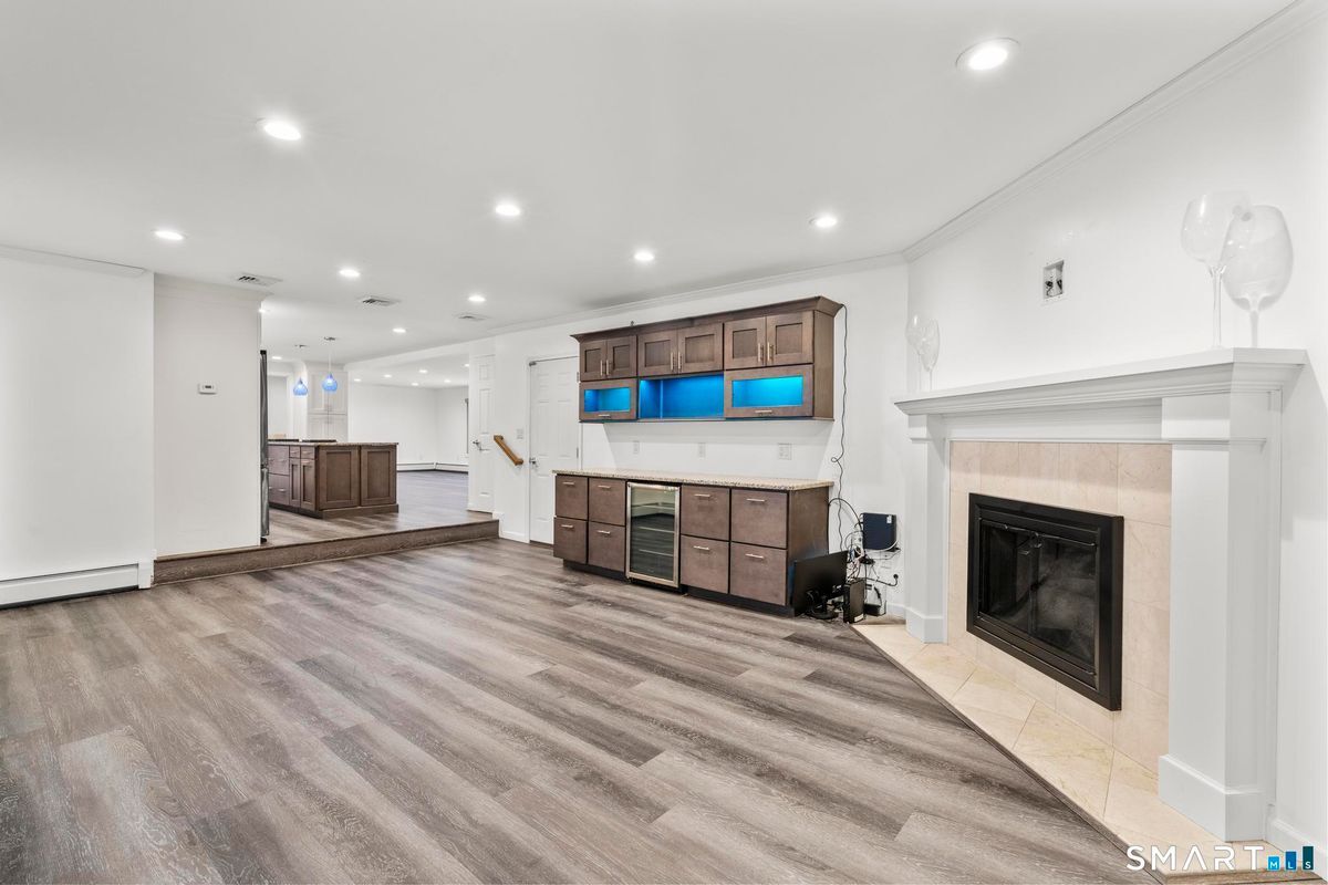 Building Photo - 125 Birchwood Dr