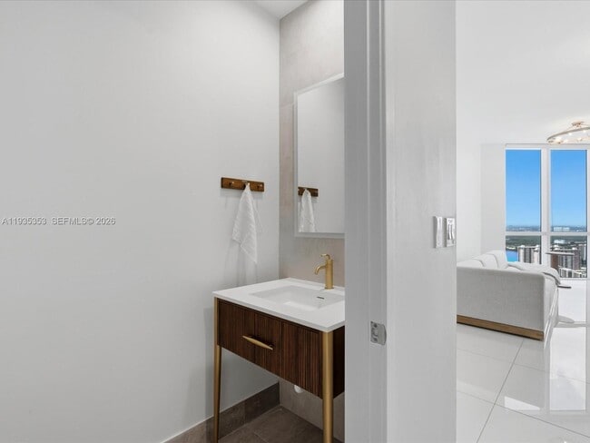 Building Photo - 18201 Collins Ave