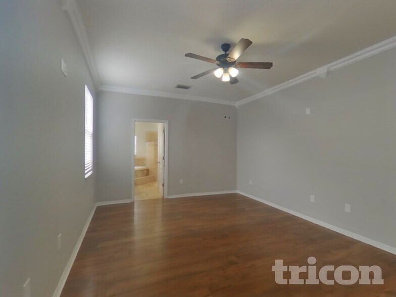 Building Photo - 6918 Monarch Park Dr