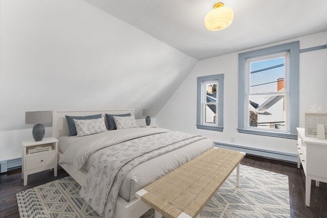 Building Photo - 8 Carlton St