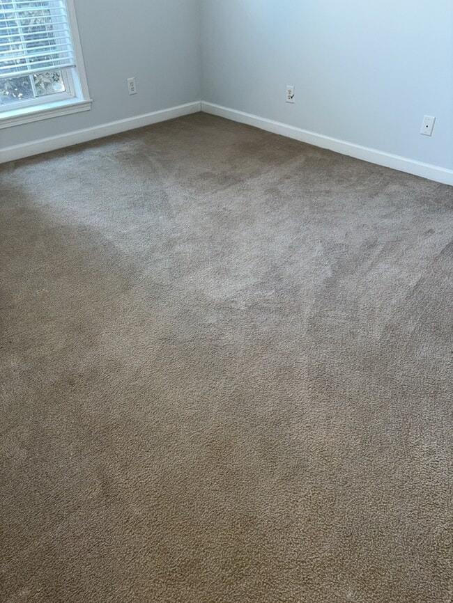 Building Photo - 3 Bedroom 2 Bathroom