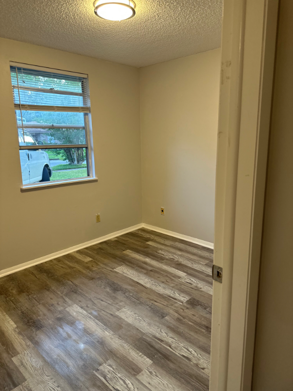 Building Photo - 1431 Raven Dr S