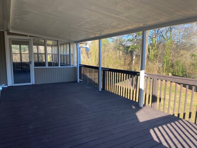 Building Photo - 600 20th Ct NE Center Point, AL 35215