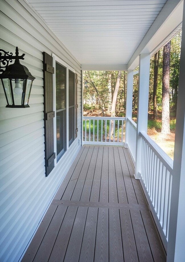 Building Photo - 37444 Castaway Dr