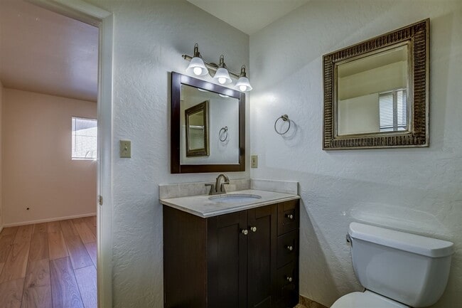 Building Photo - Newly Remodeled 3 Bed, 2 Bath Home with 1 ...