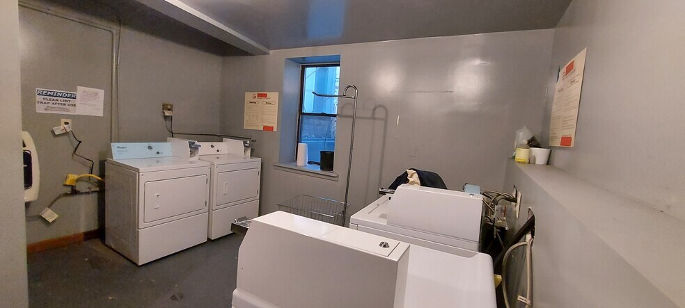 Building Photo - 121 Garrison Ave