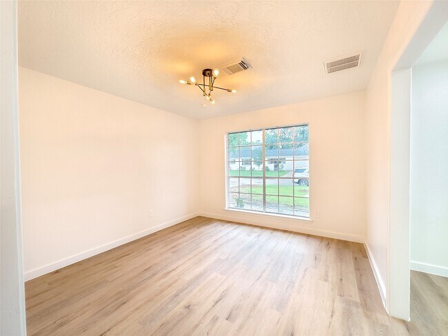 Building Photo - 4106 Clovernook Ln