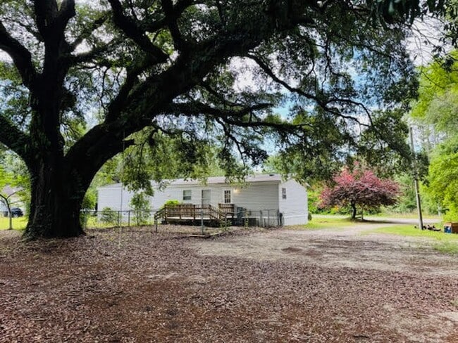Building Photo - Old Maco Road