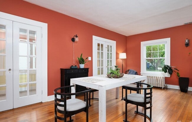 Building Photo - Asheville - Historic Charm Meets Modern Living!