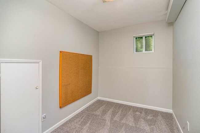 Building Photo - 3bd/2.5ba Bellevue House