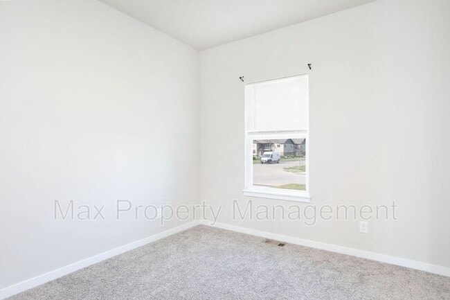 Building Photo - 2302 SW 23rd St