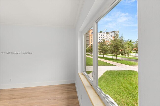 Building Photo - 3018 Coconut Grove Dr