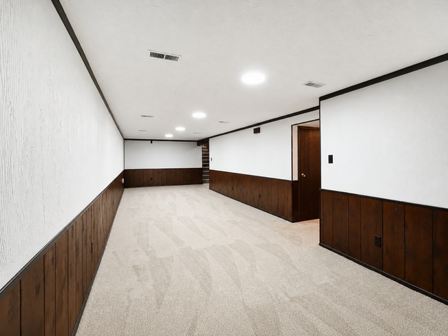 Building Photo - 255 Taylor Rd
