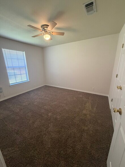 Middle Bedroom - 307 Sunset Blvd