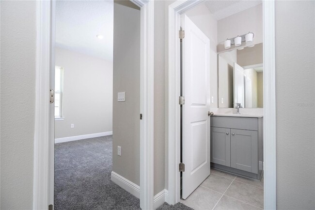 Building Photo - 16350 Hamlin Vw St