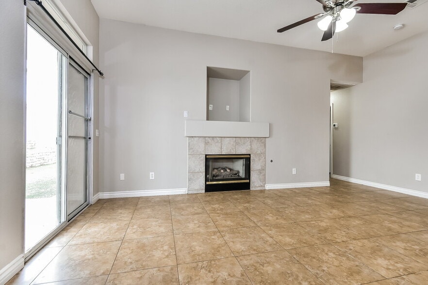 Building Photo - 2018 Annbriar Ave