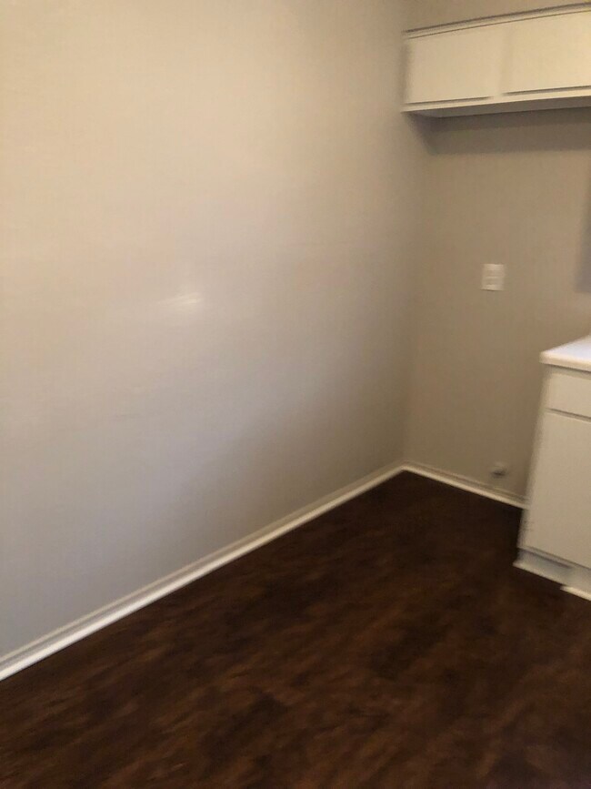 Building Photo - 909 NW Summercrest Blvd