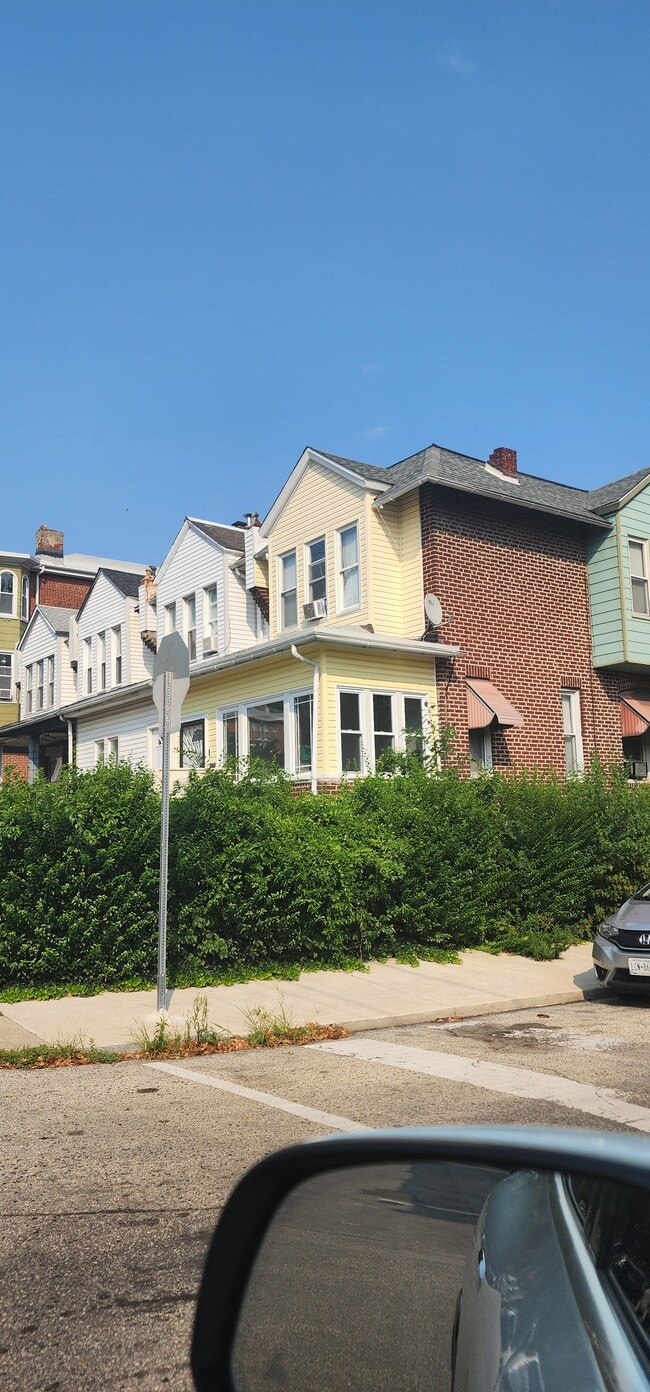 Building Photo - 718 S 51st St