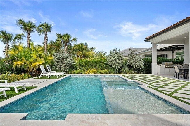 Building Photo - 13621 Le Christine Dr