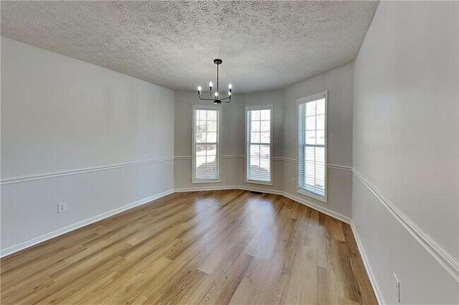 Building Photo - 778 Summer Dr NW